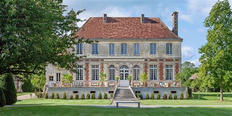 modest 17th century french manor